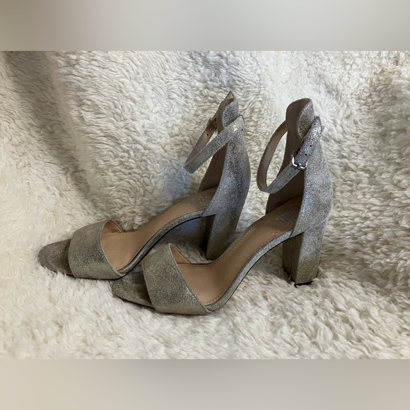 Vince Camuto Corlina Metallic Gold Leather Ankle Strap Sandals 6.5M - Picture 1 of 9